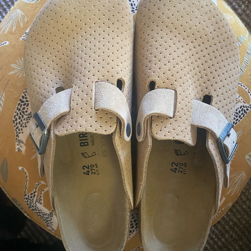 NEW Birkenstock Boston New Beige Embossed Dots Size 42